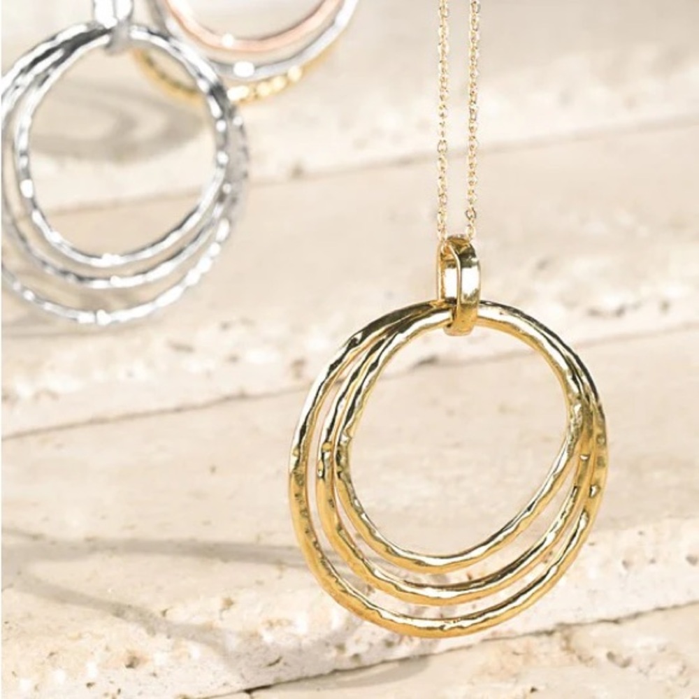 Elegant Gold Multi-Circle Pendant Necklace